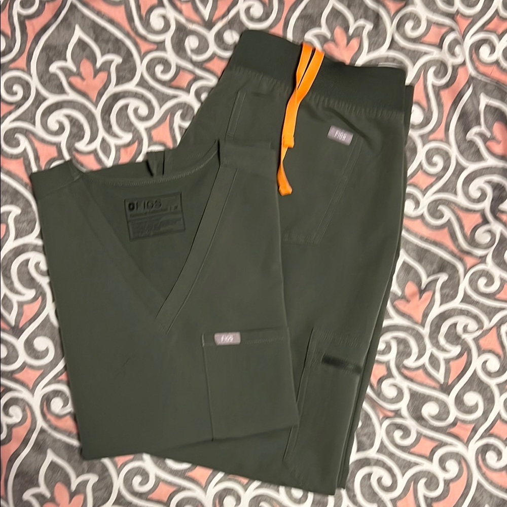 Figs Moss Zamora Jogger Size: Large Joggers Medium Top Length: Regular